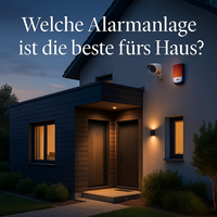 Ein modernes Einfamilienhaus mit Außenkamera